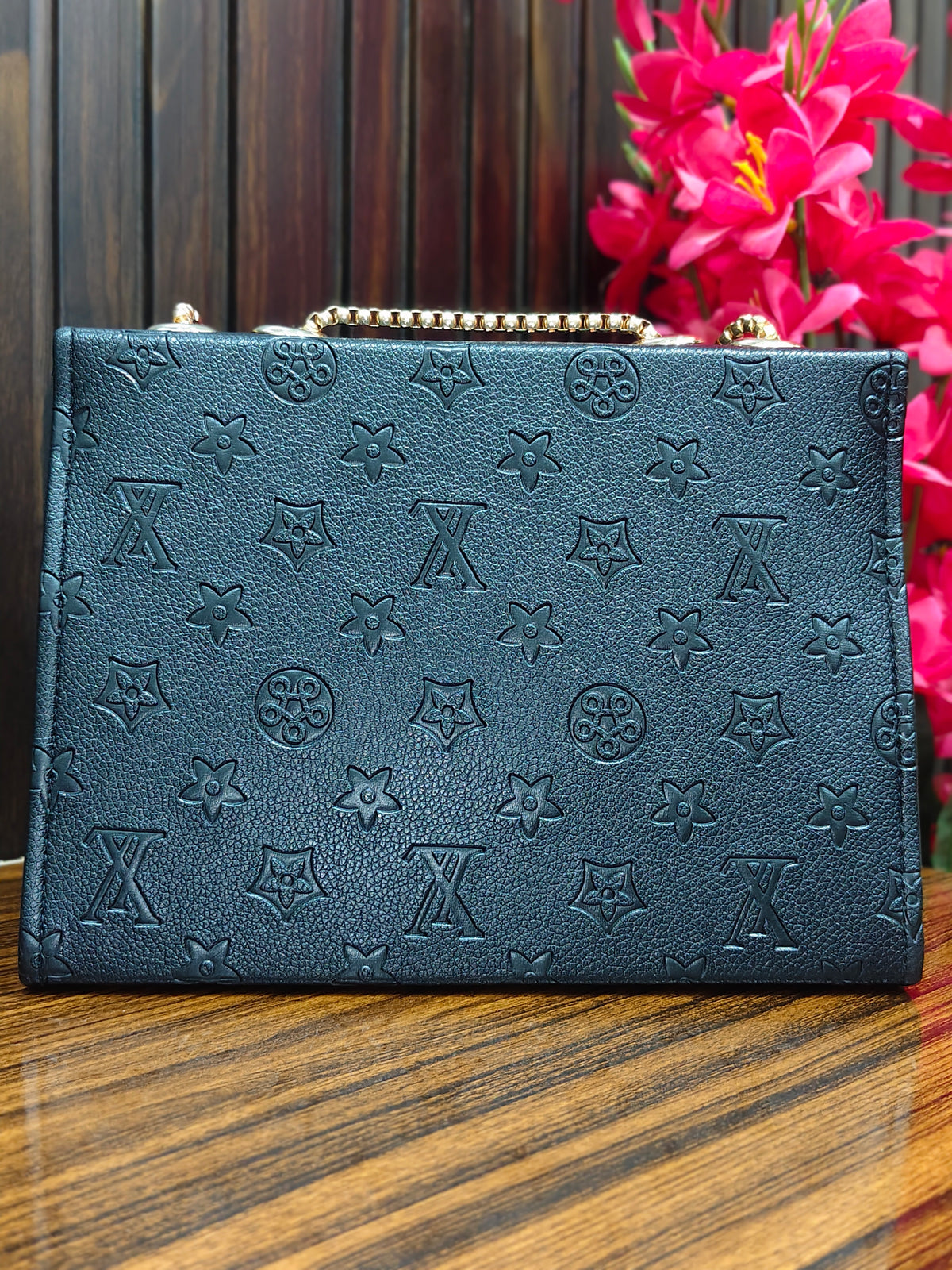 Elegant Embossed Luxe Chain Shoulder Bag