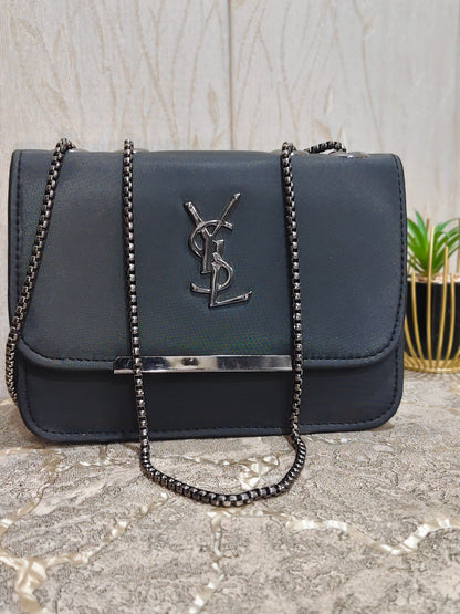 Elegant White Luxe Chain Shoulder Bag