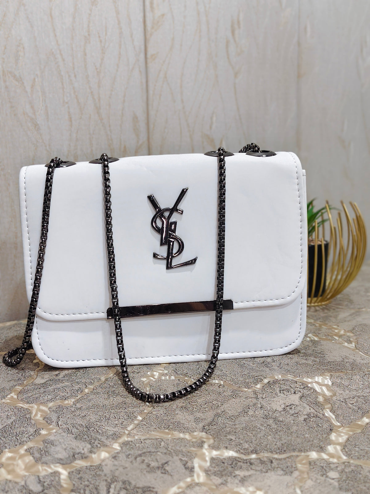 Elegant White Luxe Chain Shoulder Bag