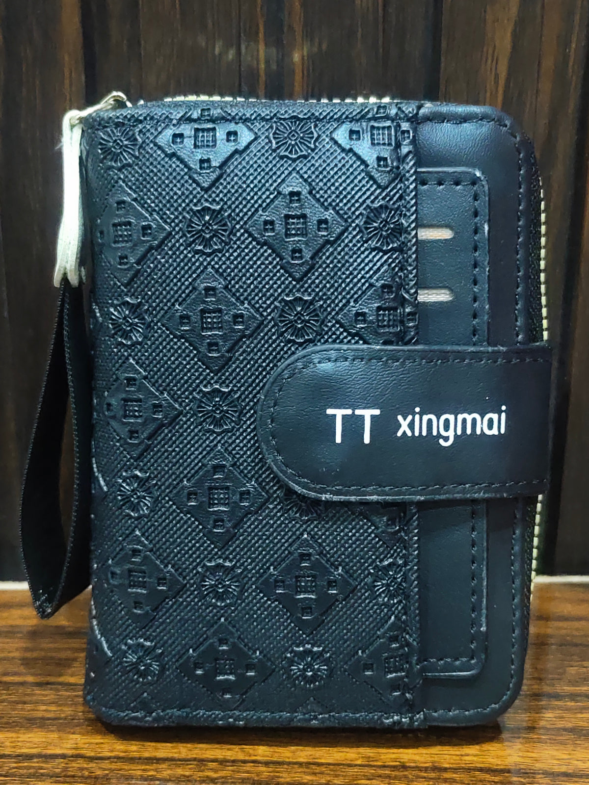 Elegant White embossed Wallet-Chic Patterned Women's Purse