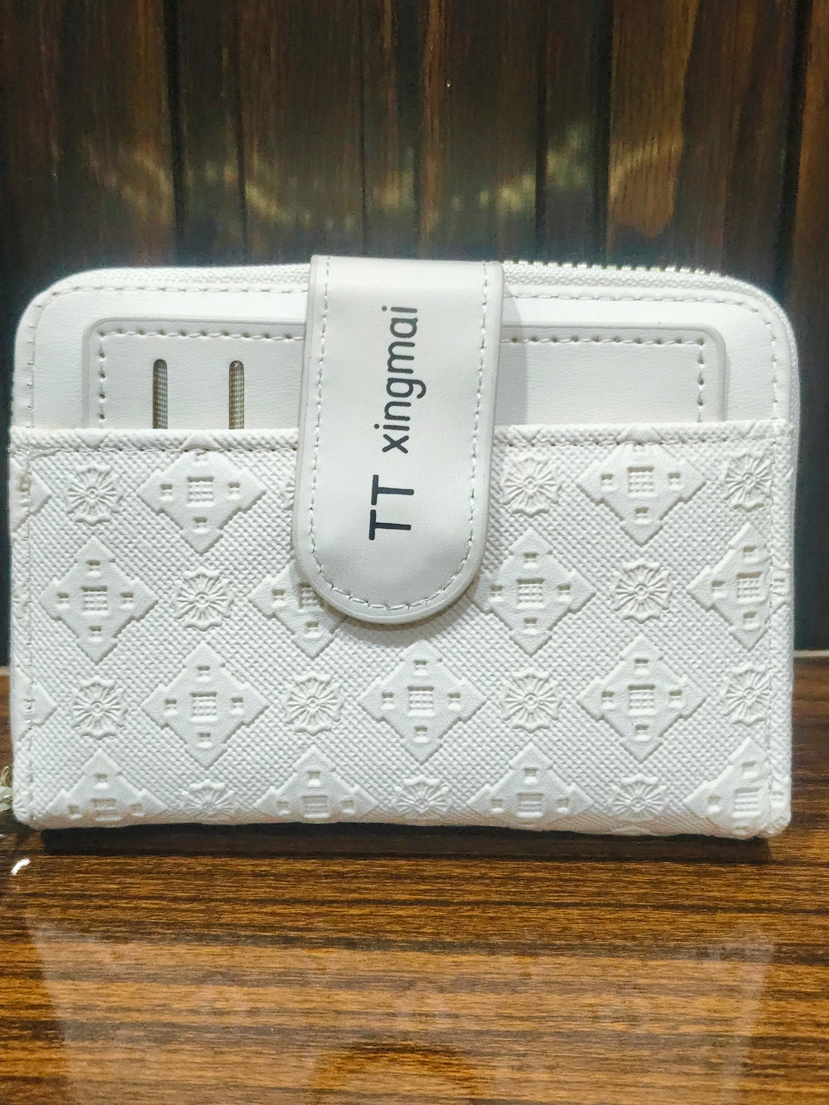Elegant White embossed Wallet-Chic Patterned Women's Purse