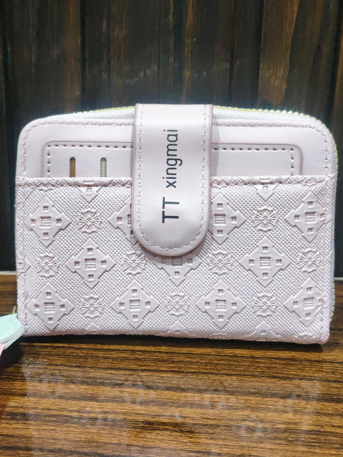 Elegant White embossed Wallet-Chic Patterned Women's Purse