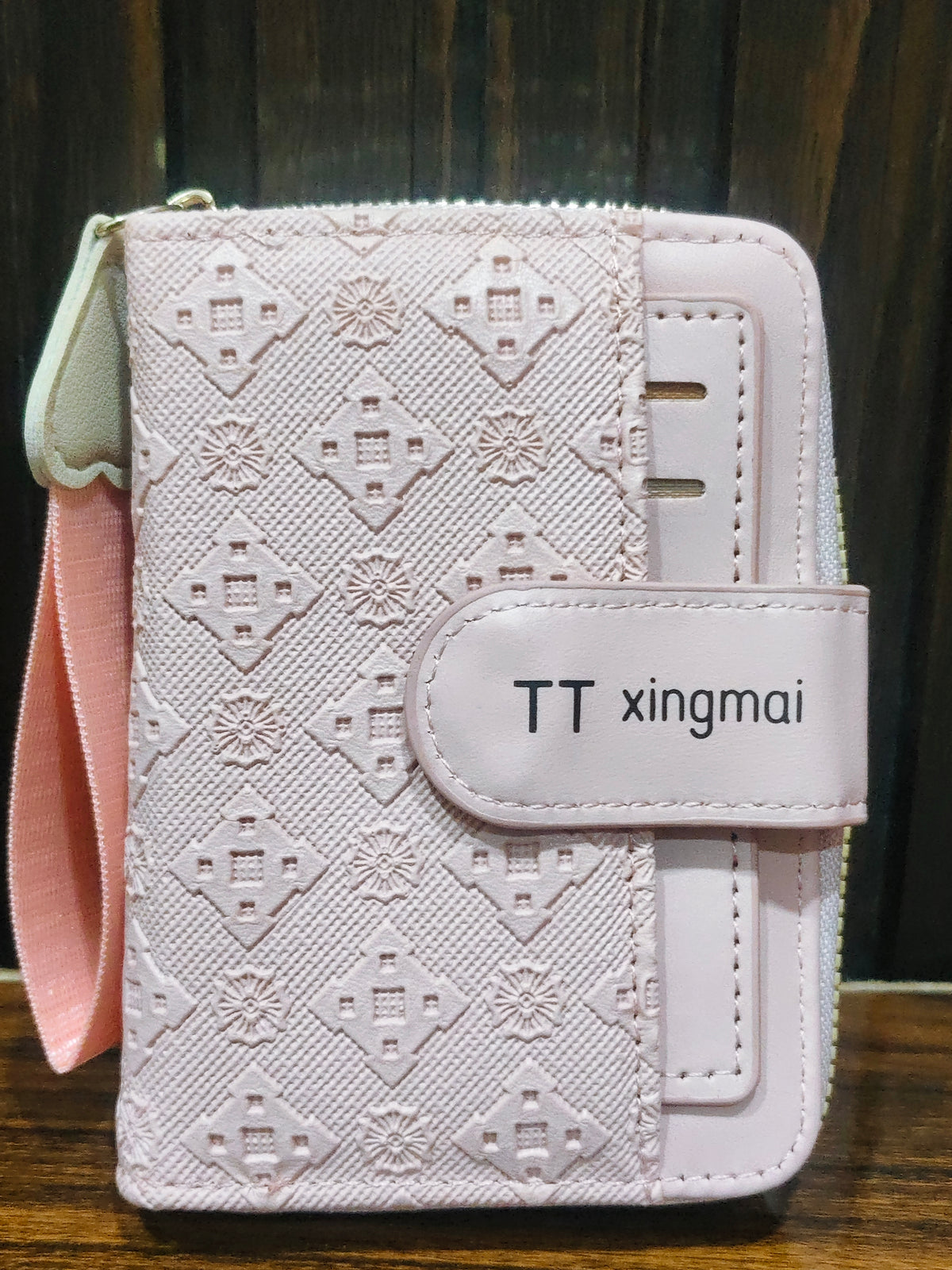 Elegant White embossed Wallet-Chic Patterned Women's Purse