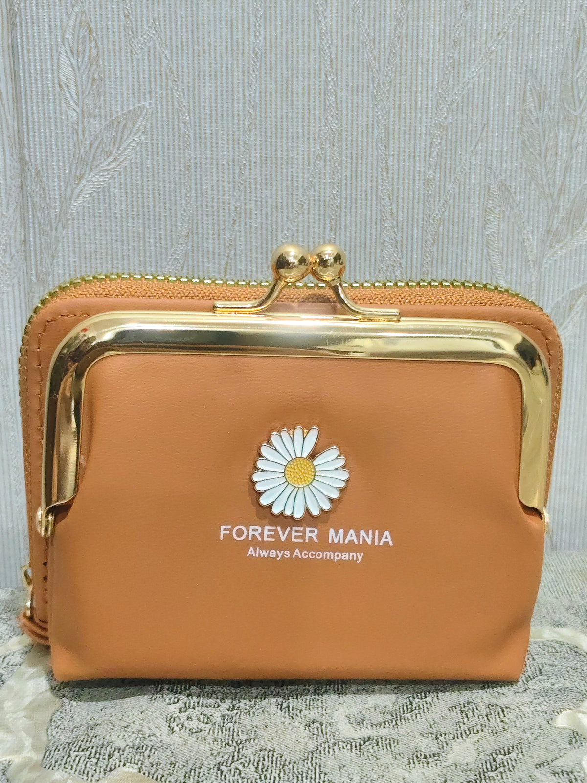 Elegant Tan Daisy Frame Wallet- Chic &Timeless Clutch Purse