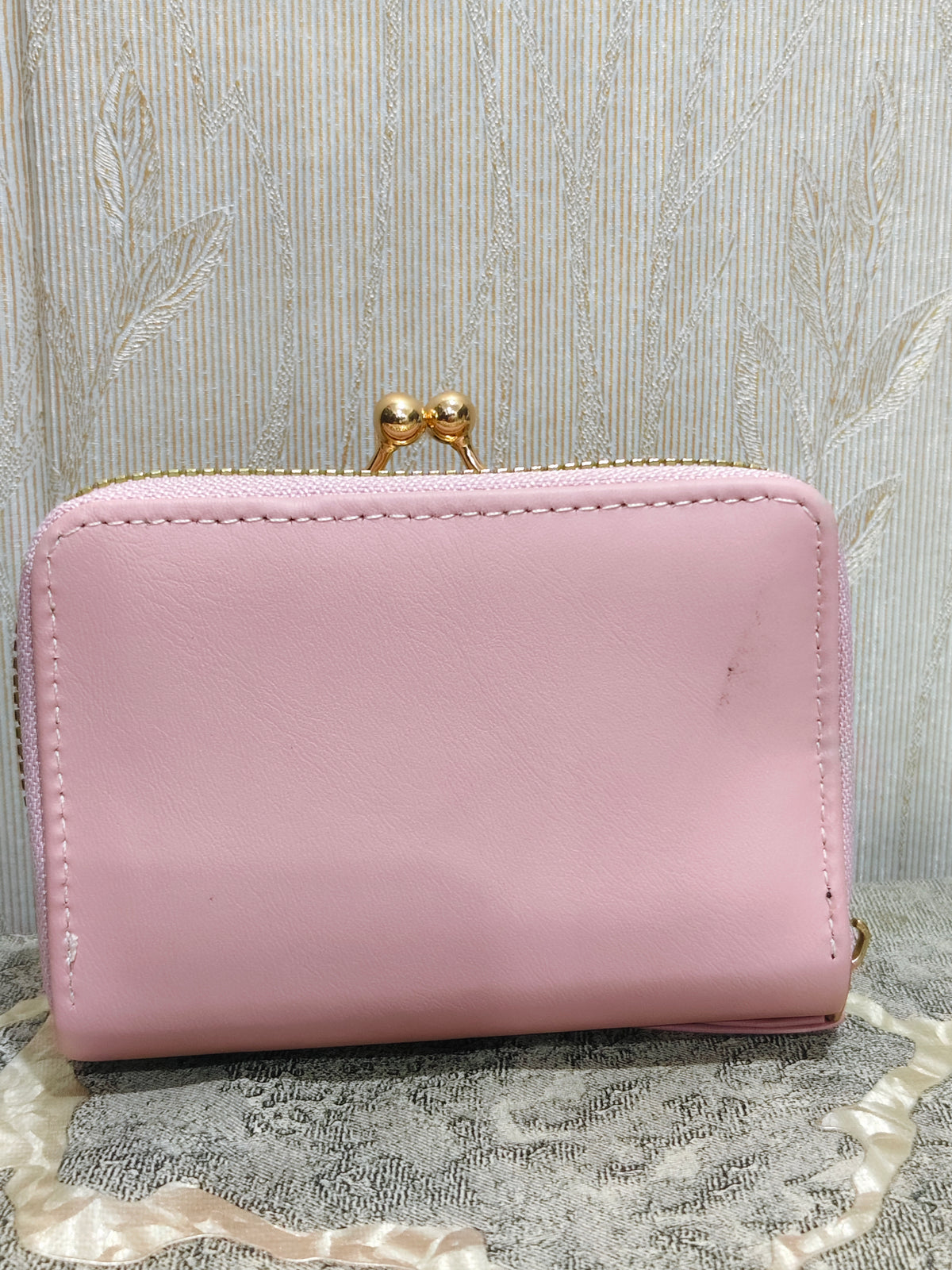 Elegant Tan Daisy Frame Wallet- Chic &Timeless Clutch Purse