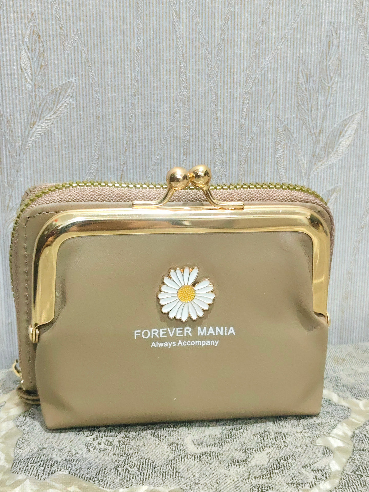 Elegant Tan Daisy Frame Wallet- Chic &Timeless Clutch Purse