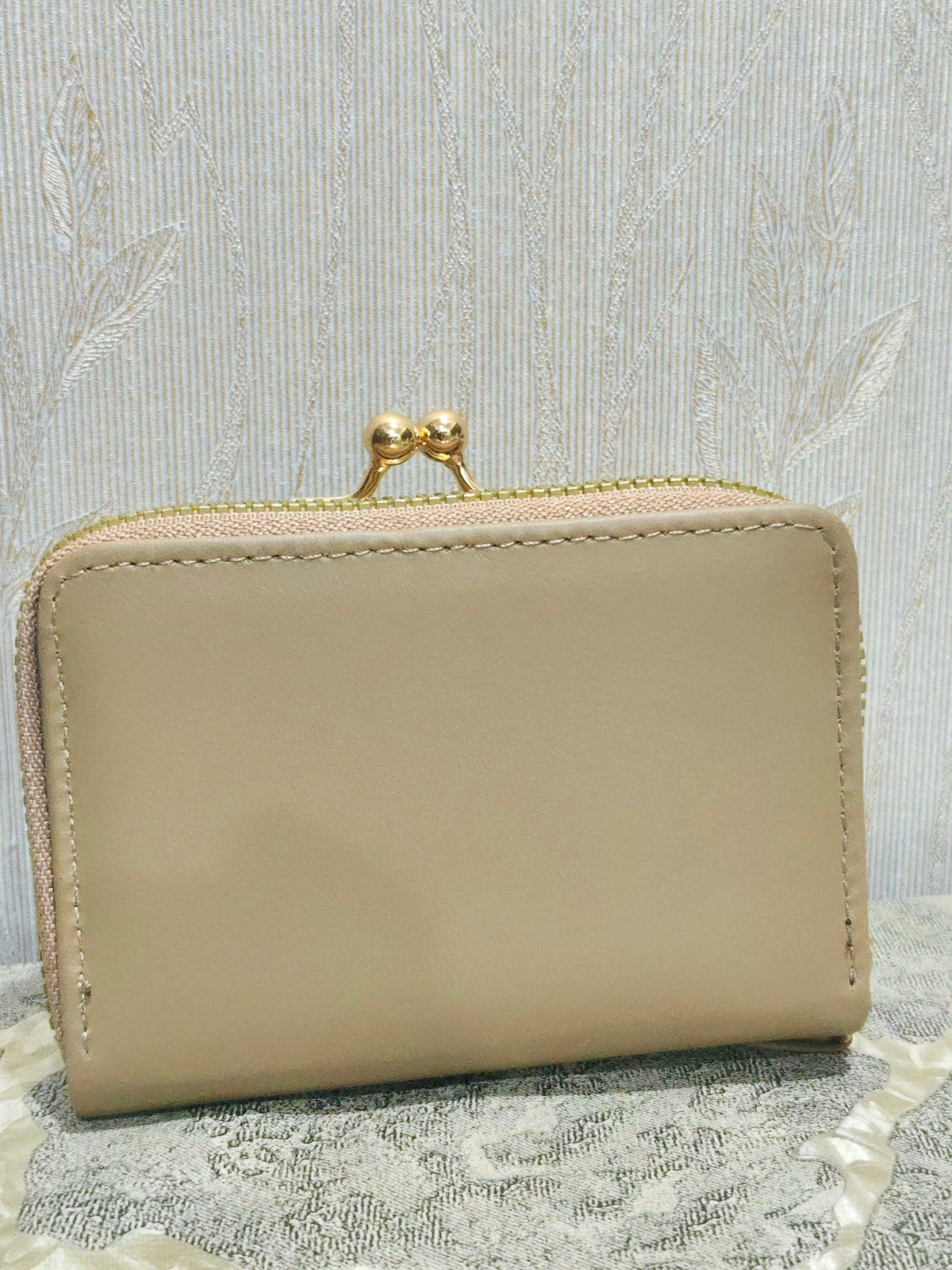 Elegant Tan Daisy Frame Wallet- Chic &Timeless Clutch Purse