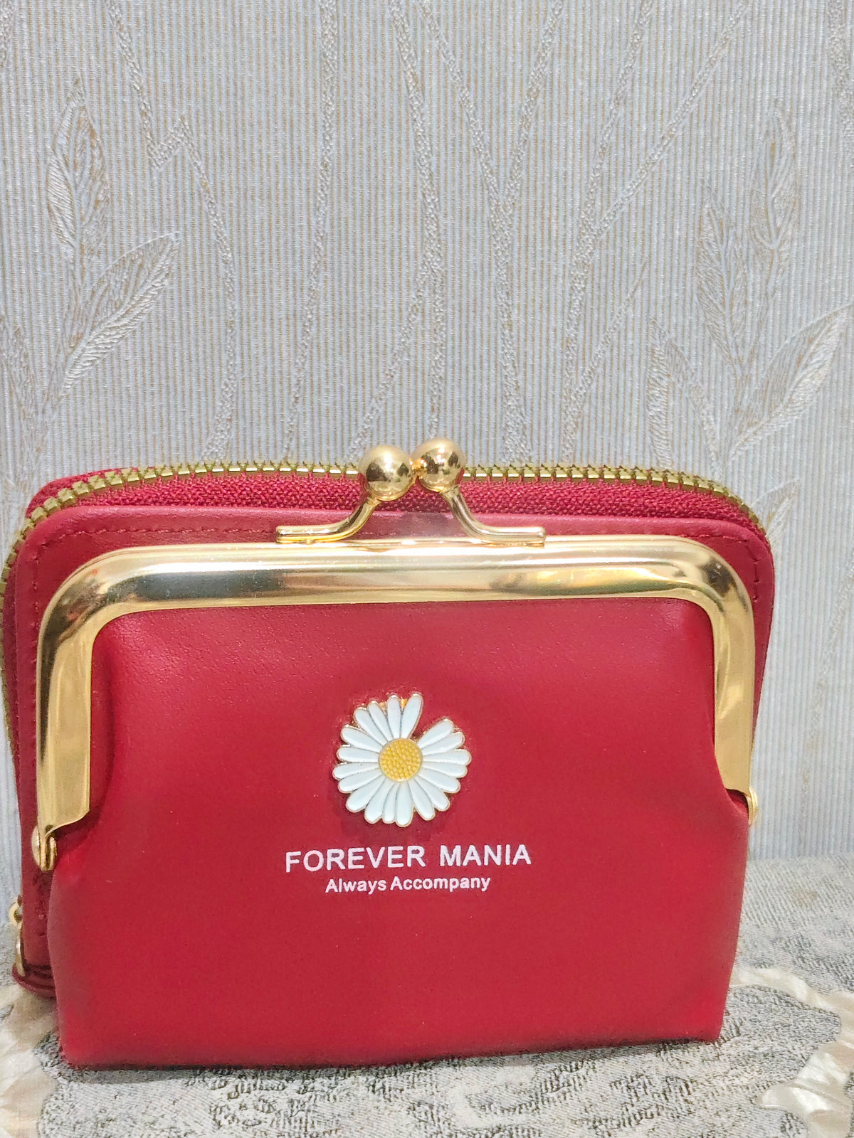 Elegant Tan Daisy Frame Wallet- Chic &Timeless Clutch Purse