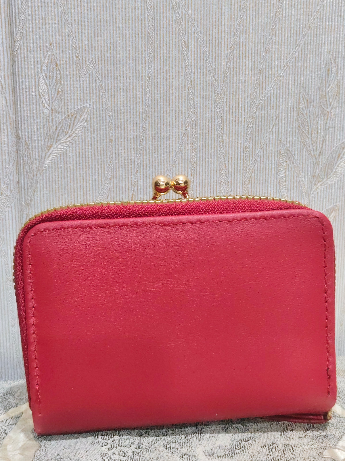 Elegant Tan Daisy Frame Wallet- Chic &Timeless Clutch Purse