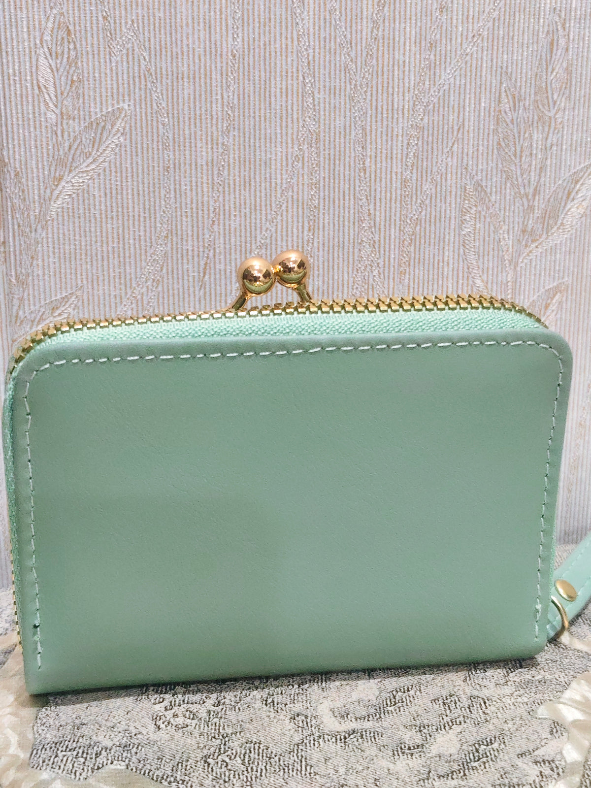 Elegant Tan Daisy Frame Wallet- Chic &Timeless Clutch Purse